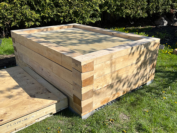 Four à pain intégré dans un aménagement extérieur