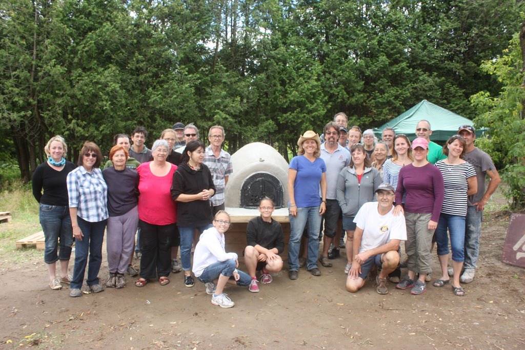Atelier de construction d’un four à pain
