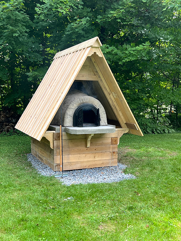 Four à pain intégré dans un aménagement extérieur