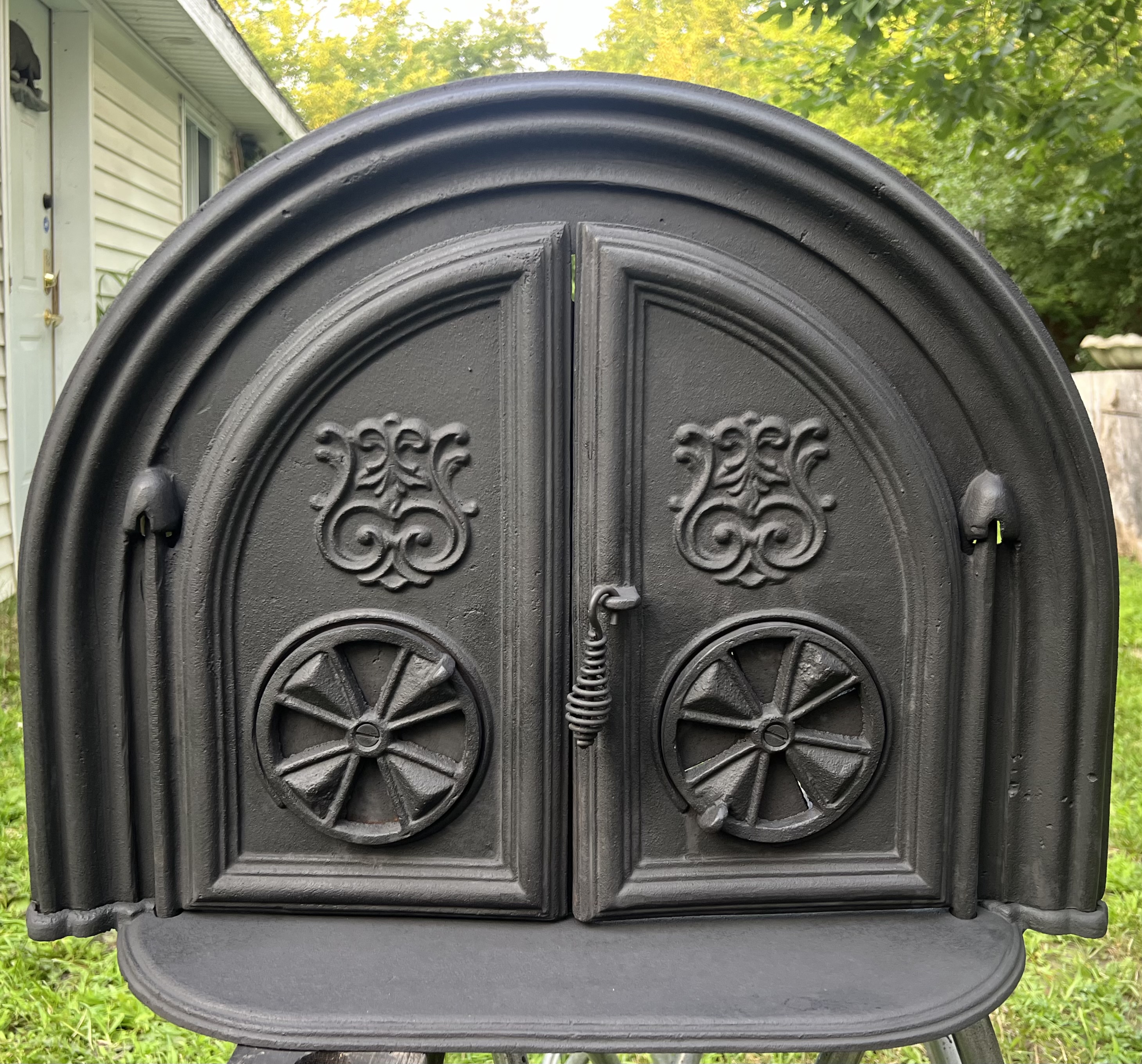 Porte traditionnelle en fonte