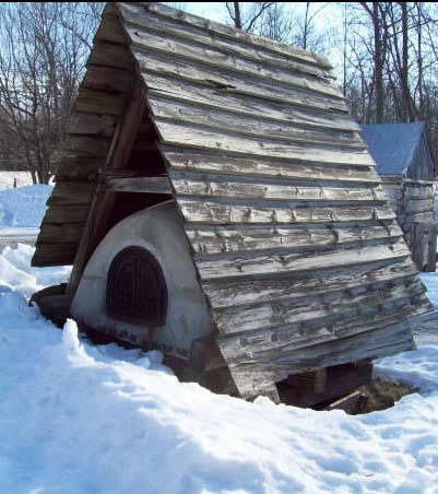 Four à pain construit dans un jardin